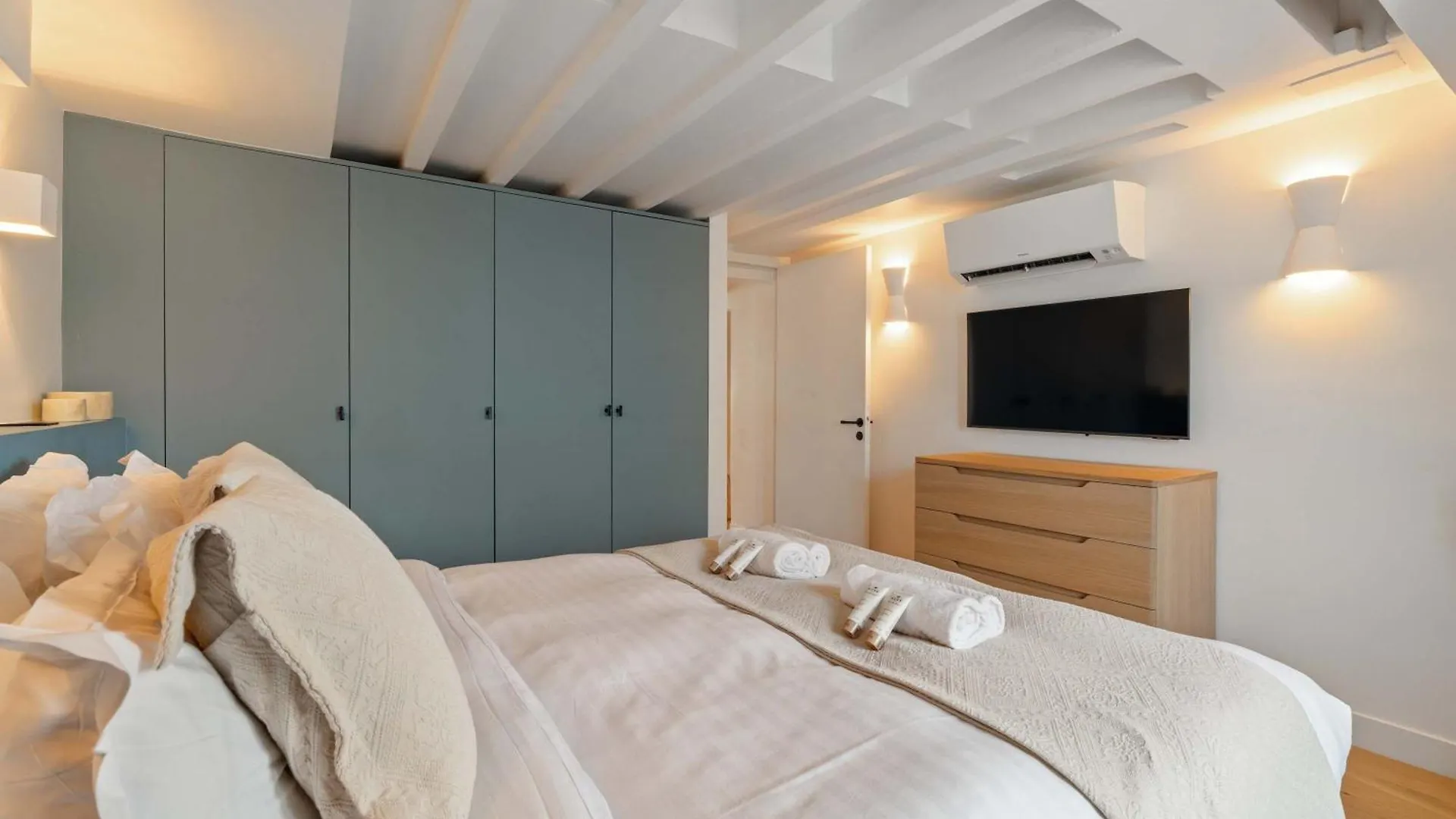 Spacious & Luxurious Apartment Paris