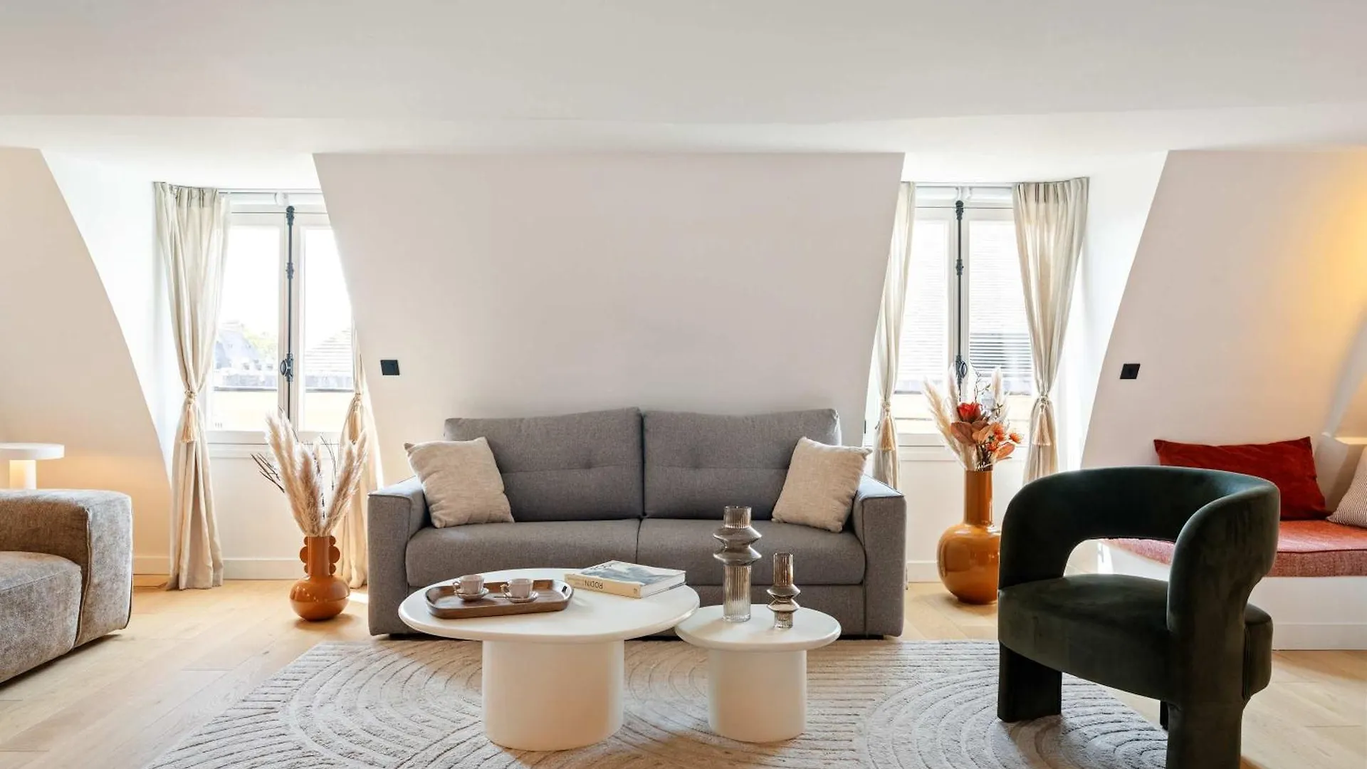 Spacious & Luxurious Apartment Paris France