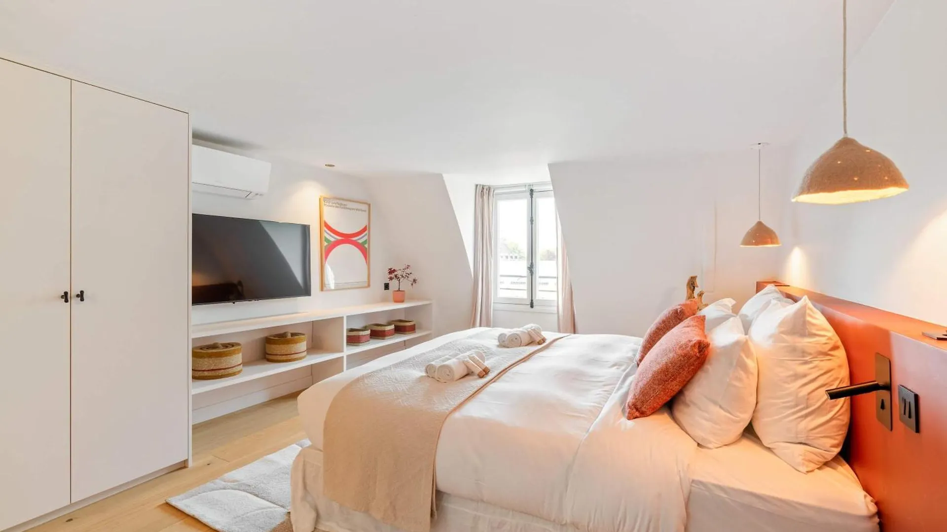 Spacious & Luxurious Apartment Paris France